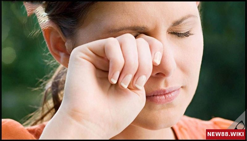 Giật nháy mắt phải báo hiệu điềm gì
